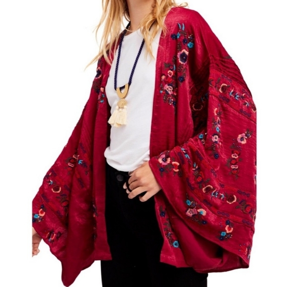 🍒NWT🍒 FREE PEOPLE EMBROIDERED KIMONO - Picture 2 of 5